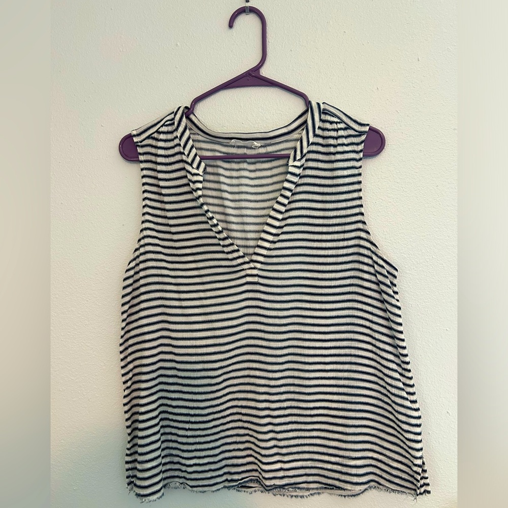 Carve Designs V-Neck Tank Size M Blue/White Stripe Gauzy Cotton